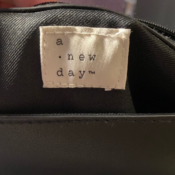 Black Purse - Picture 2 of 3